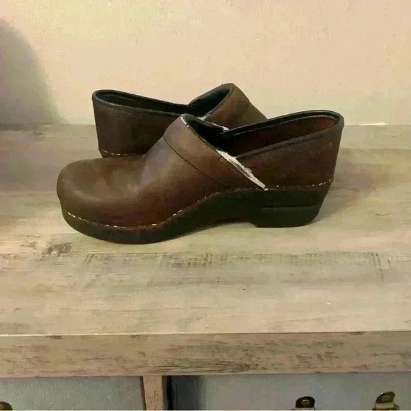 Dansko Professional Clog in Antique Oiled Brown Size 39 (8.5-9) - Picture 8 of 9